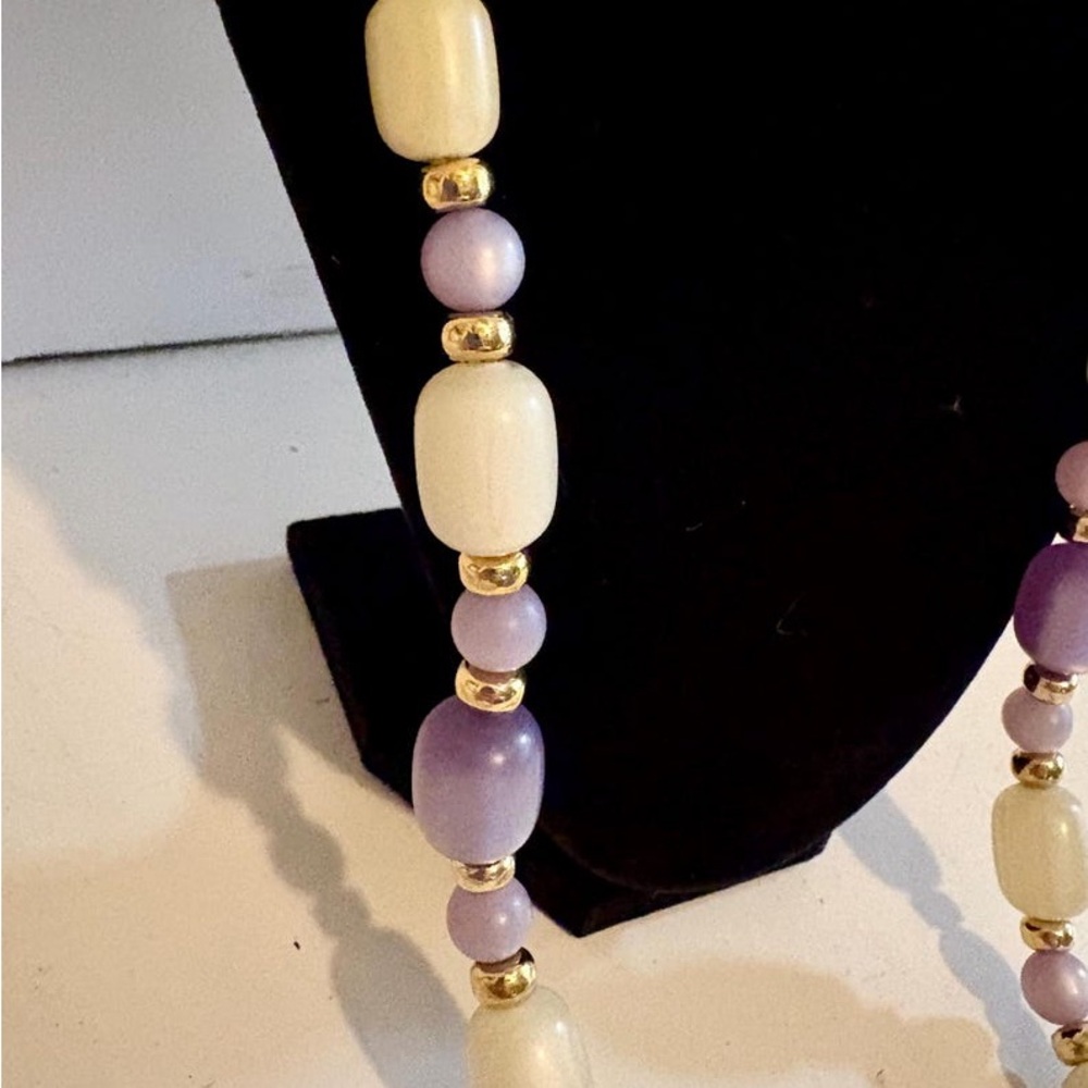 Vintage Napier “moon glow” Lavender Glass Bead Necklace: Gold-Toned Clasp, 29" - Picture 4 of 6